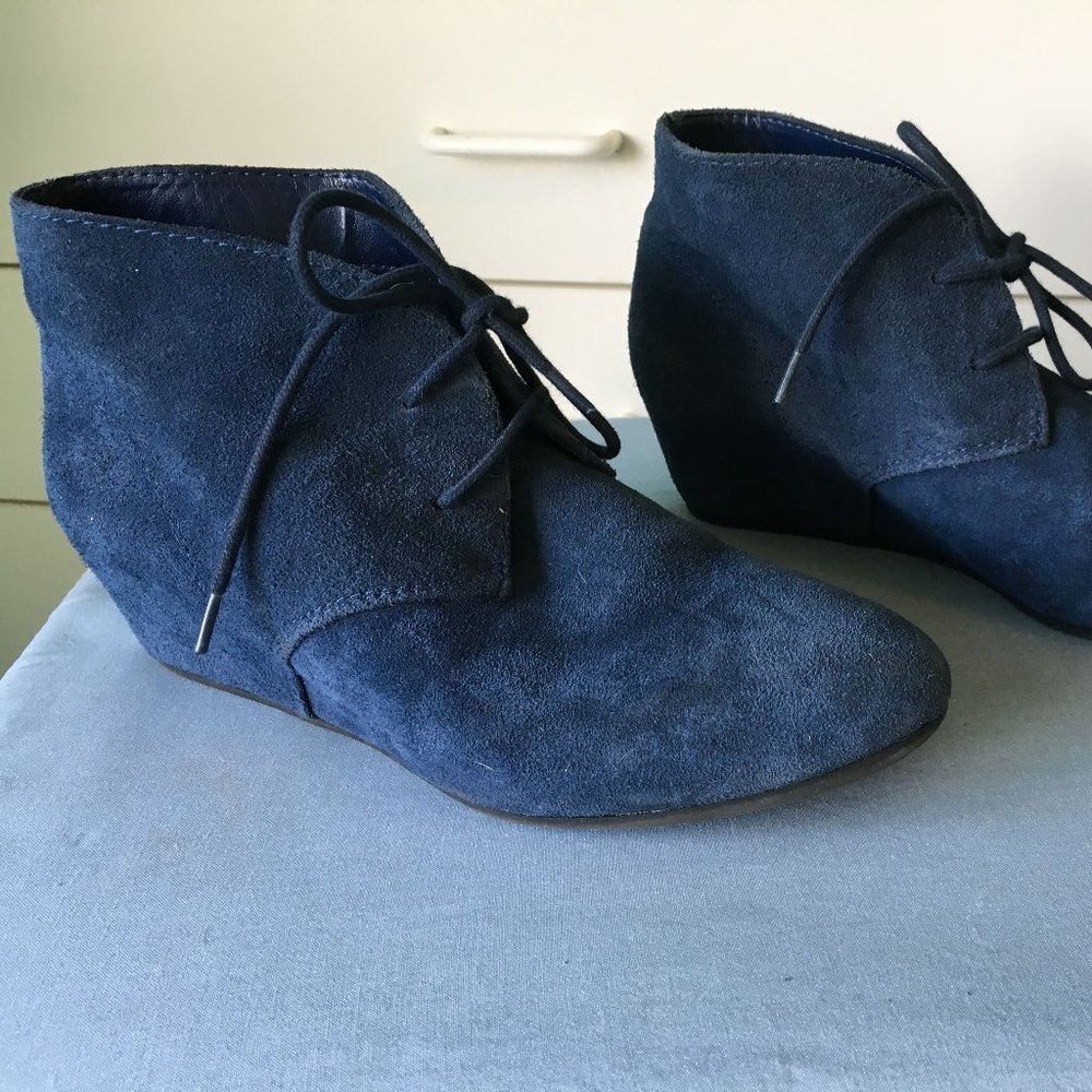 Nine West Joanis suede wedge booties